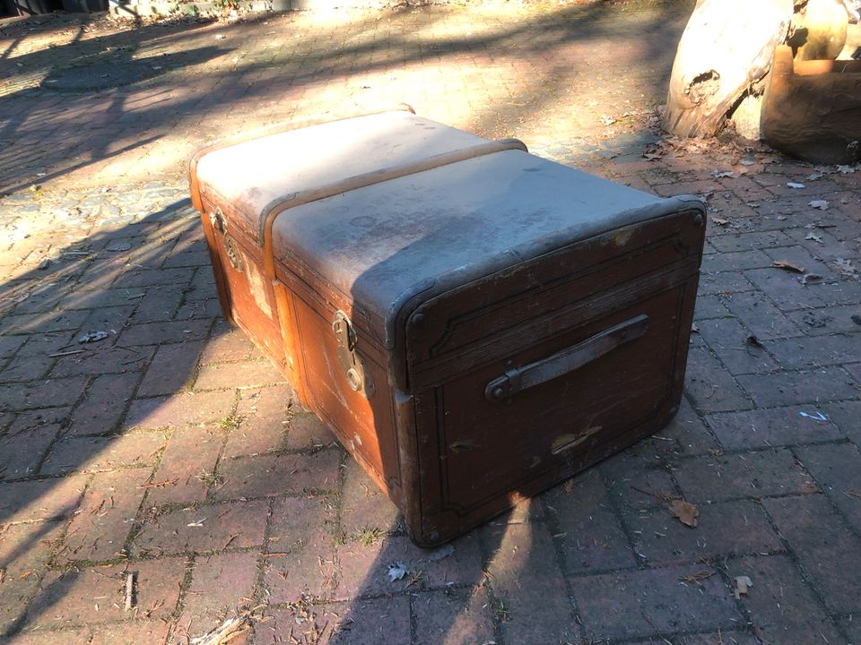 Überseekoffer Koffer alt antik in Hannover