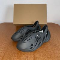 adidas Yeezy Foam Runner Carbon - Gr. 43/44,5 Brandneu Ungetragen Bayern - Würzburg Vorschau