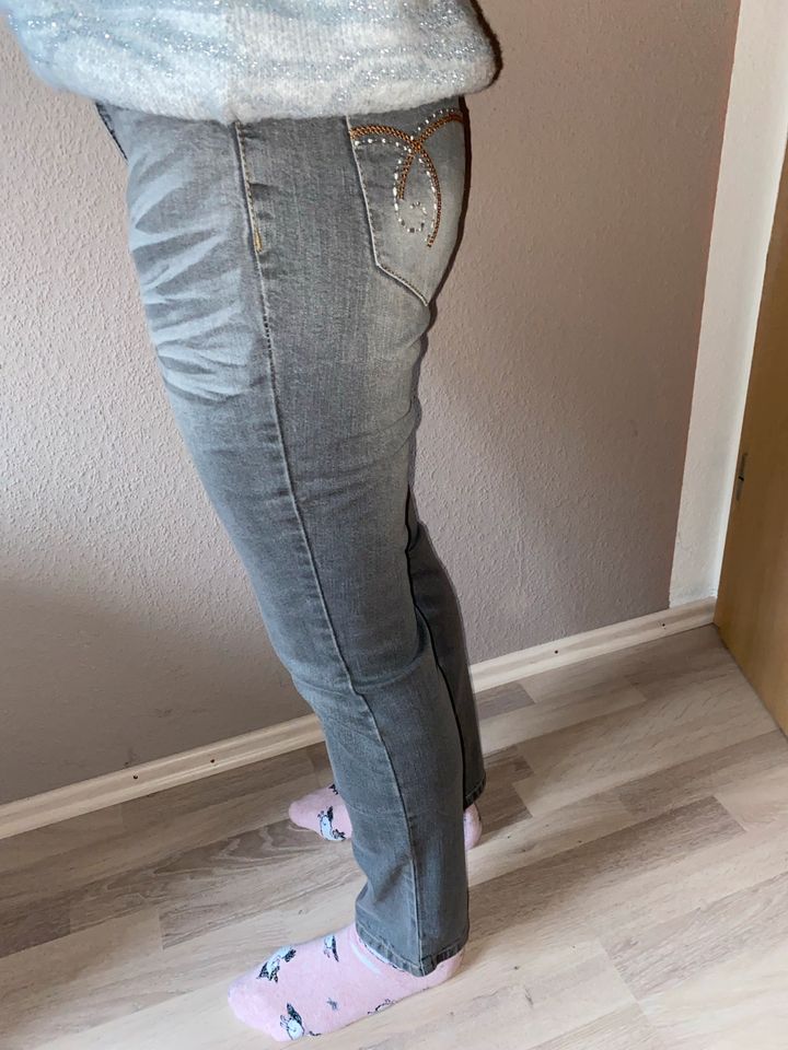 Jeans, Gr. 36, neu in Edewecht