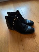 Stiefelette schwarz mit goldenen Nieten Bayern - Regensburg Vorschau