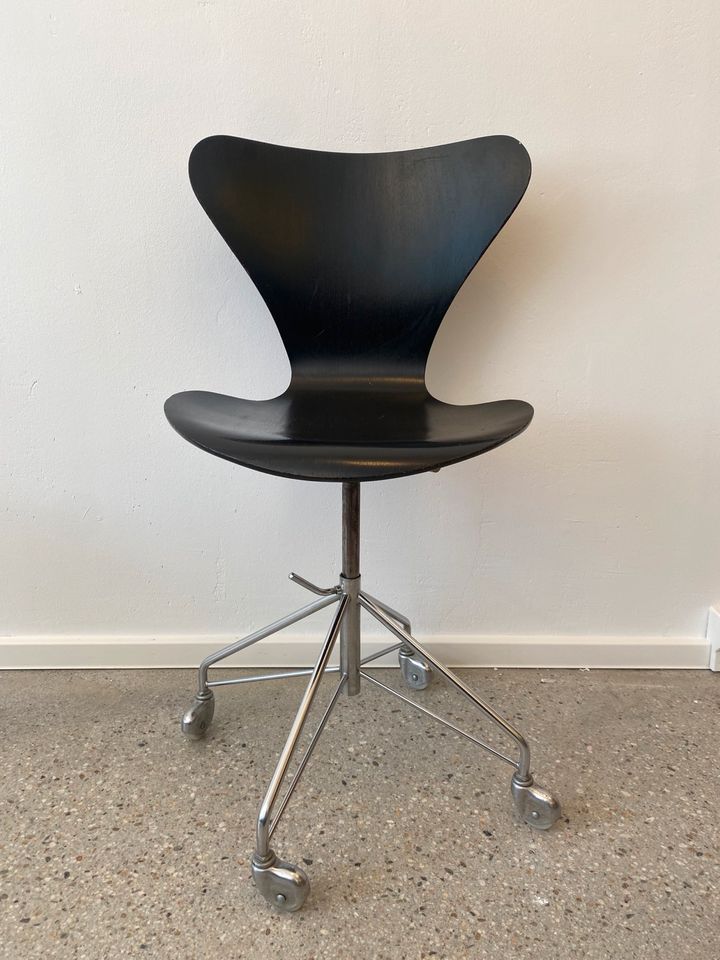 * 1v2 ARNE JACOBSEN FRITZ HANSEN 3117 DREHSTUHL ROLLEN STUHL BÜRO in Berlin