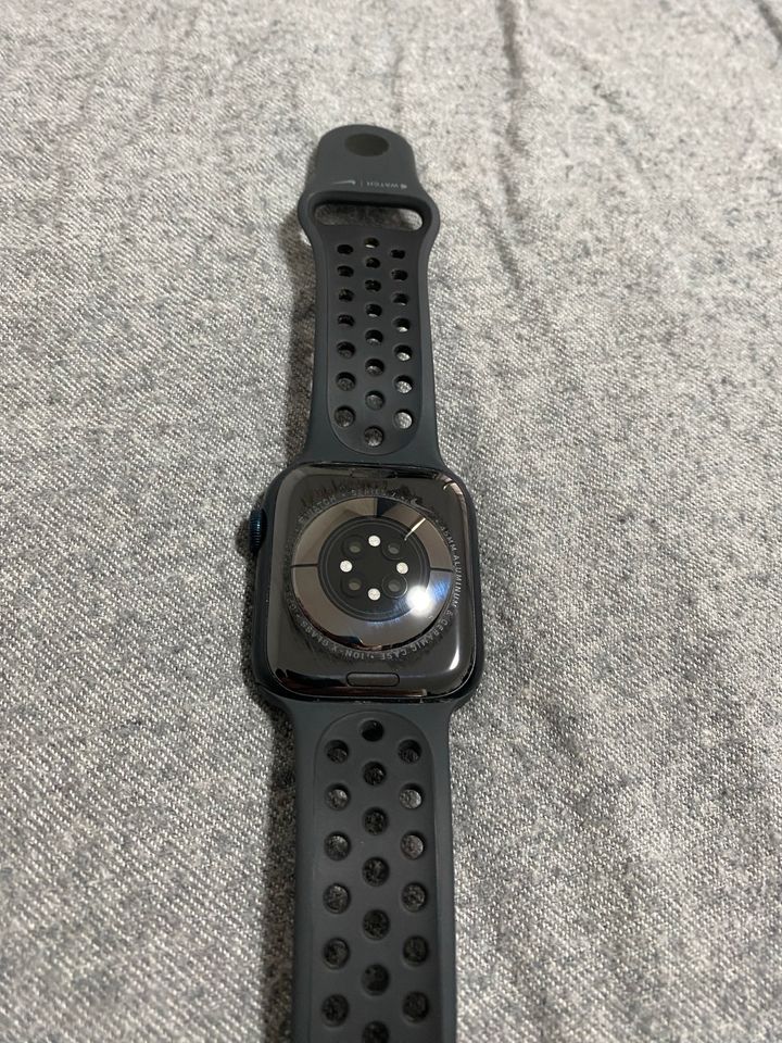 Apple Watch 7 Nike Edition 99% Batterie Kapazität in Hamburg