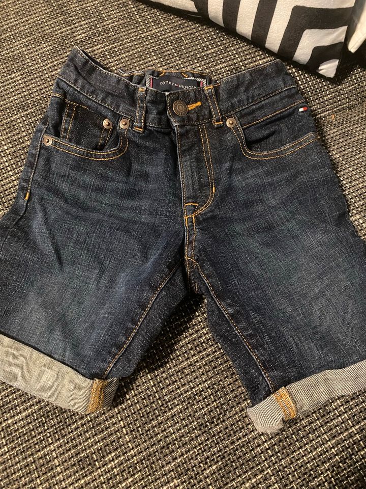 Kurzer Tommy Jeans Gr,6 in Monheim am Rhein