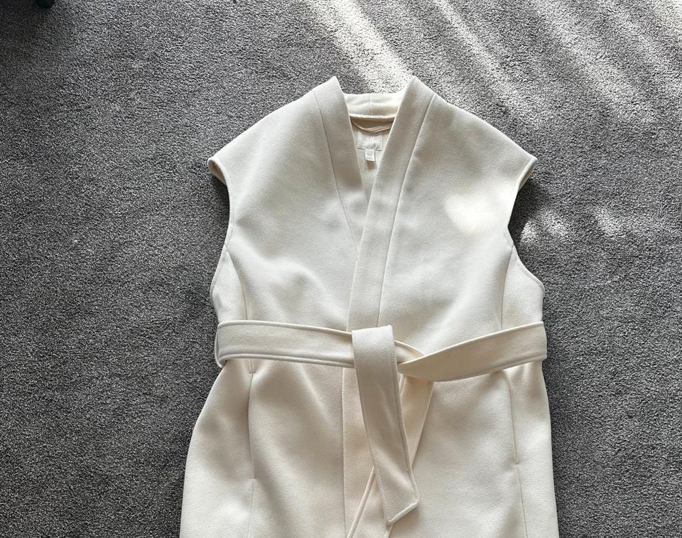 Elegante beigefarbene ärmellose Jacke, Mantel, Weste von H&M. in Meckenheim