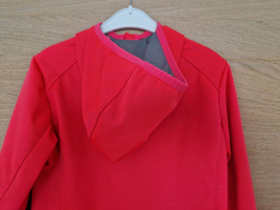 Dünne Softshelljacke/Regenjacke CMP 128 in Dresden