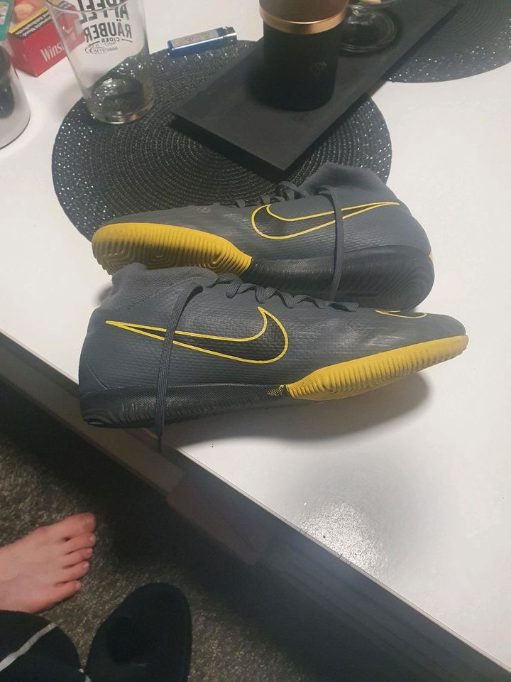 Nike Sportschuhe Größe 40,5 in Essen