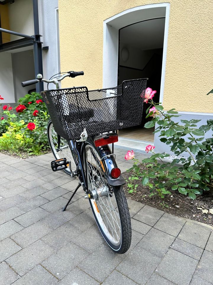 schwarzes  Damen Fahrrad in Dortmund