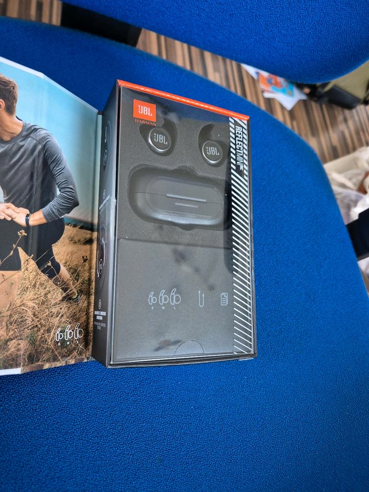 JBL Ear Buds in Schöffengrund