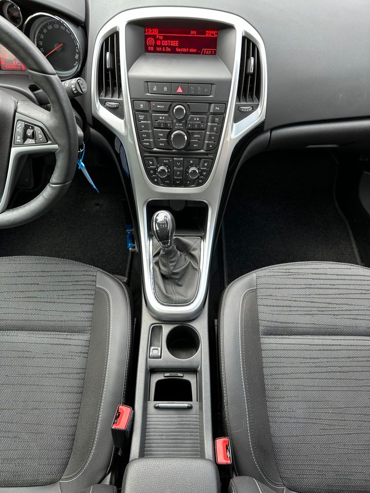 Opel Astra J 1.4 Klima PDC T-Leder Tempom Bluetooth Rentnerfahrz in Ziesendorf