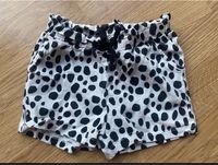 H&M short weiss mit schwarzen Punkten Gr.92 Dalmatiner dots München - Ludwigsvorstadt-Isarvorstadt Vorschau