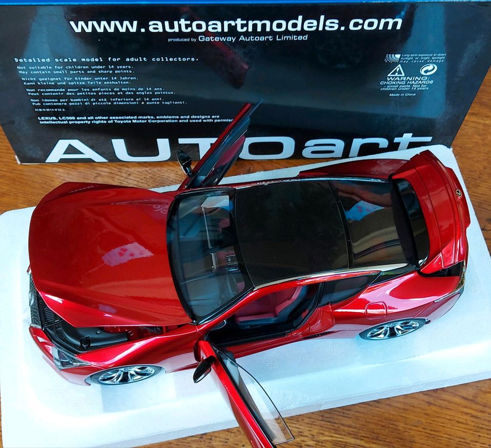 1:18 Lexus LC500 Metallic Red Dark Rose Interior AUTOart ovp in Berlin