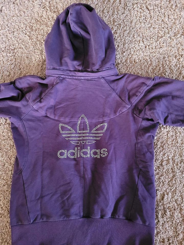 Adidas-Jäckchen Gr. XL in Langgöns