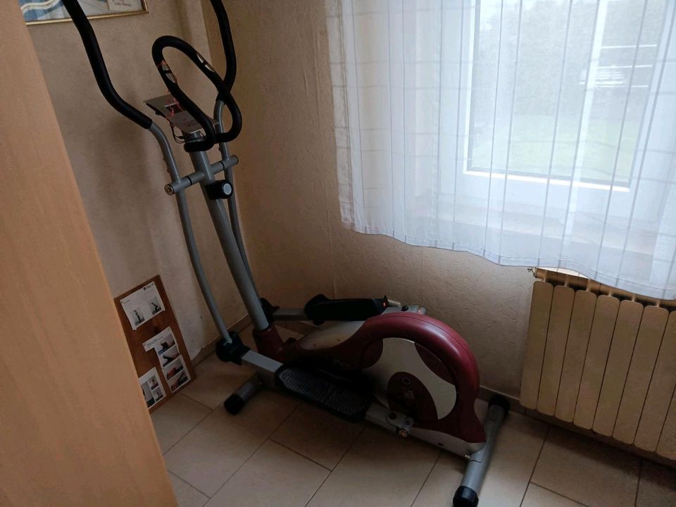 Crosstrainer mit Computer im Autrag in Paderborn