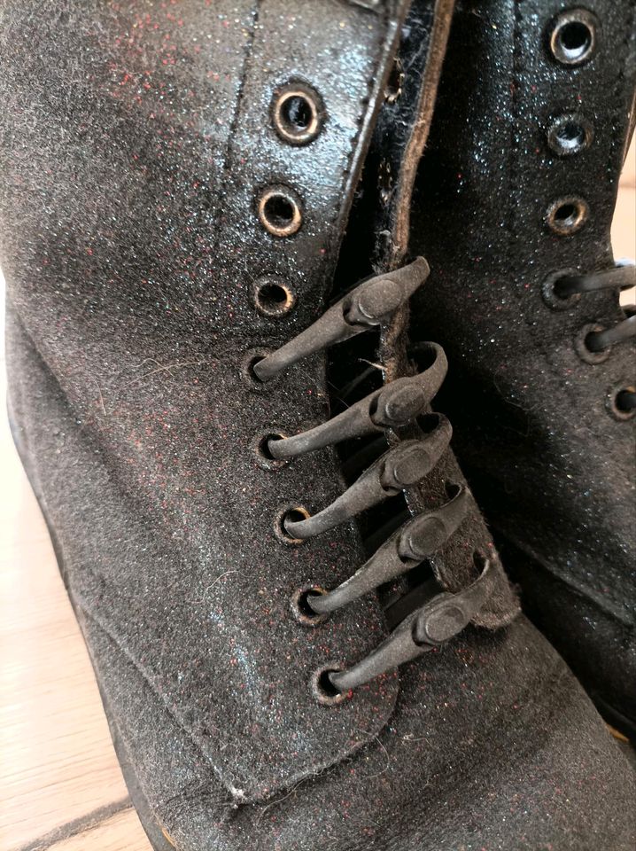 Dr. Martens Stiefel Festival Docs Glitzer Gr. 39 in Veitshöchheim