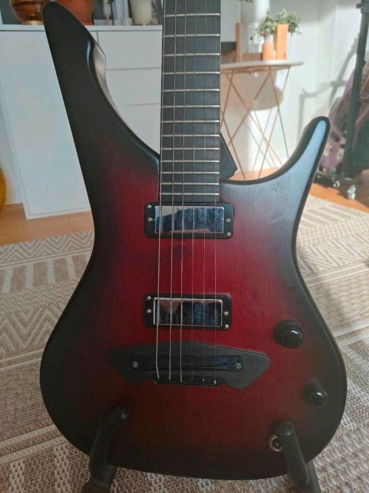 Manne Semiakustik Custom mit Piezo & Firebird-PUs von Q-Pickups in Centrum