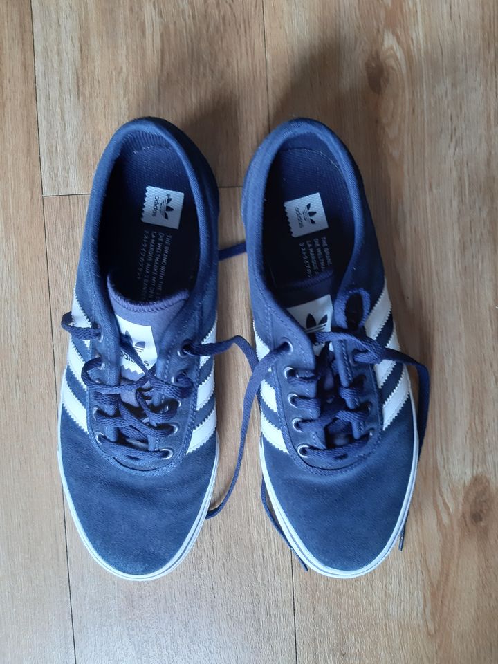 Adidas Sneaker dunkelblau Gr. 41 1/3 in Köln
