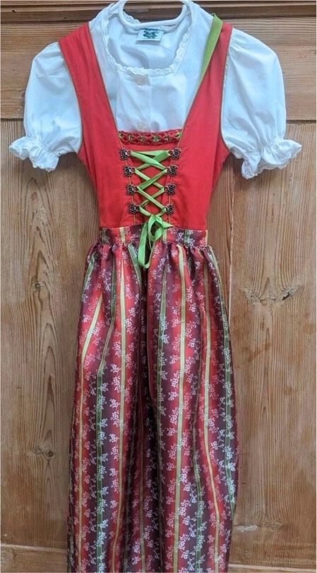 Dirndl 134 140 oder 140 oder 146 in Wehrheim