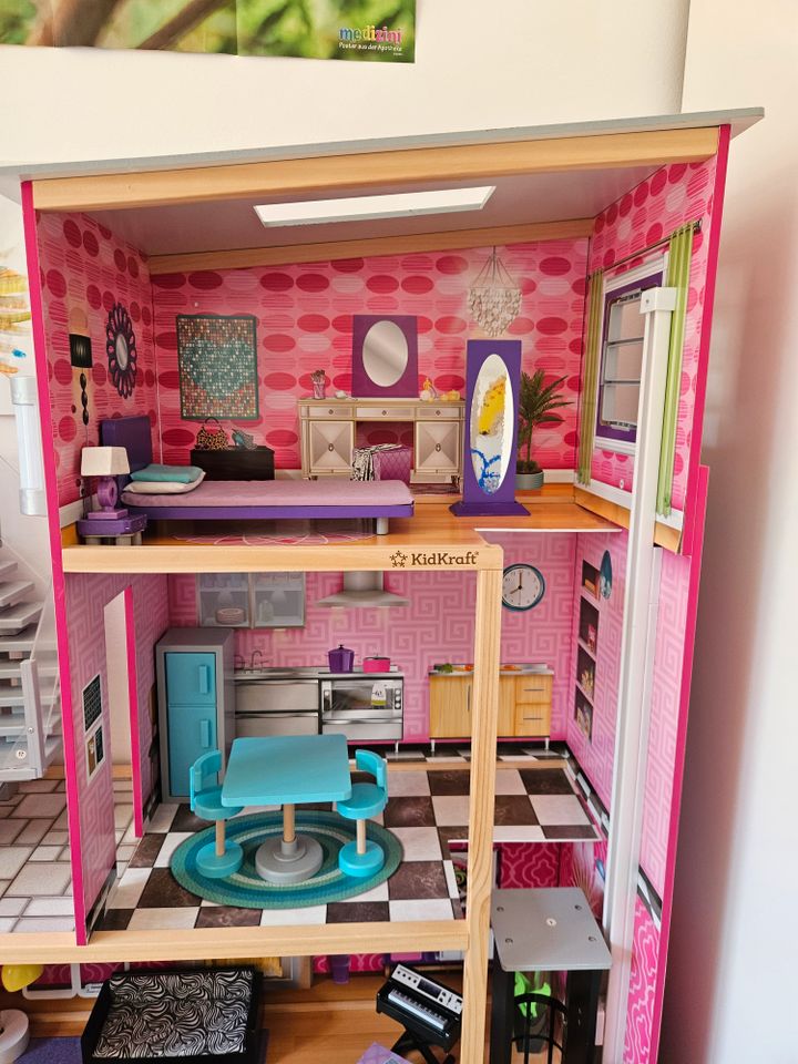 Puppenhaus/Barbie Haus mit viel Zubehör in Pfaffenhofen a.d. Ilm