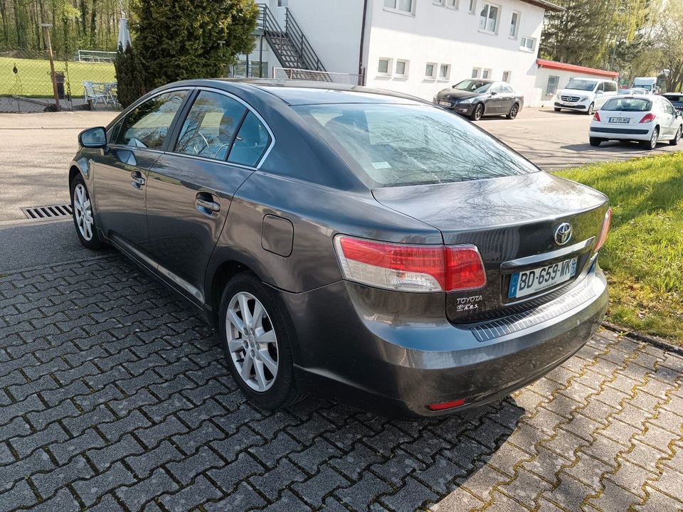 Toyota Avensis Kombi Executive in Lahr (Schwarzwald)