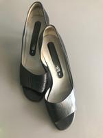 Pumps Leder Damen Peter Kaiser Peeptoes Sandalen Gr. 39 Niedersachsen - Hildesheim Vorschau