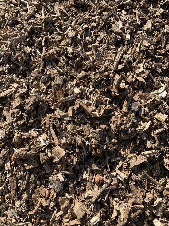 Hackschnitzel Rindenmulch Fallschutz Beetabdeckung in Nordrhein