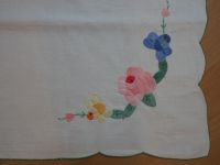 Sehr schöne Tischdecke mit Blumen Stickerei  78 x 78 cm Brandenburg - Brandenburg an der Havel Vorschau