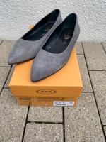 Tod‘s Ballerinas Grau Nieten gold Gr. 37 Baden-Württemberg - Neckargemünd Vorschau