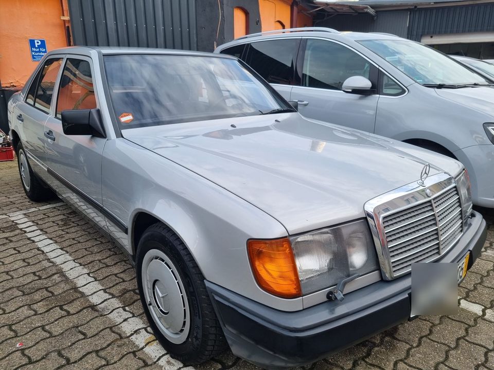 Mercedes W124 260E in Leverkusen