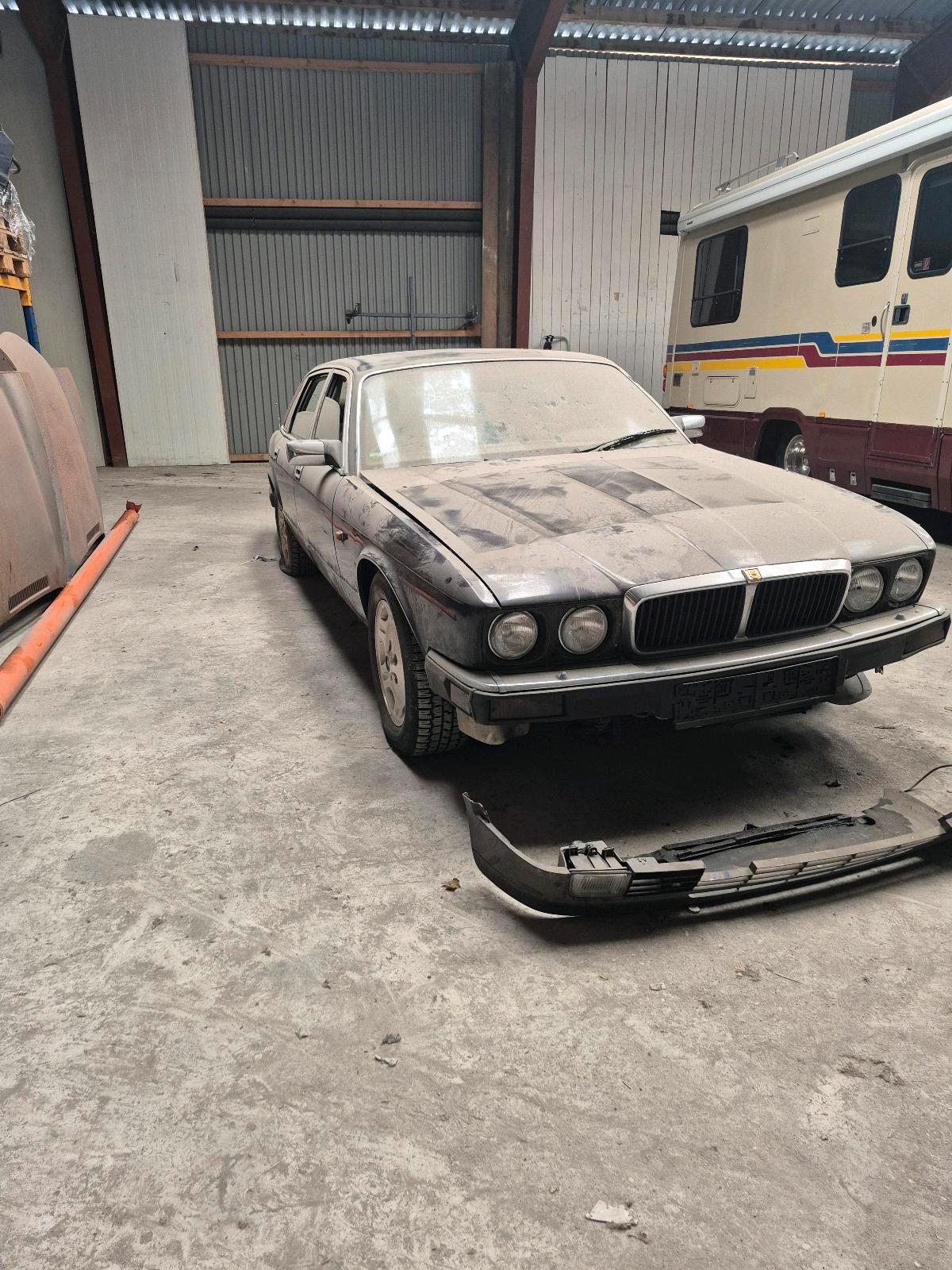 Abbildung des Autos Jaguar XJ81  6Liter 12 Z…