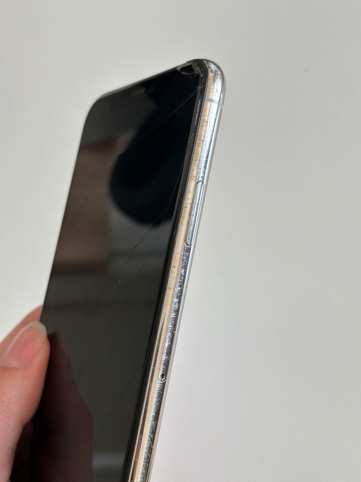 iPhone 11 Pro Silber/Weiß 64 GB in Leipzig