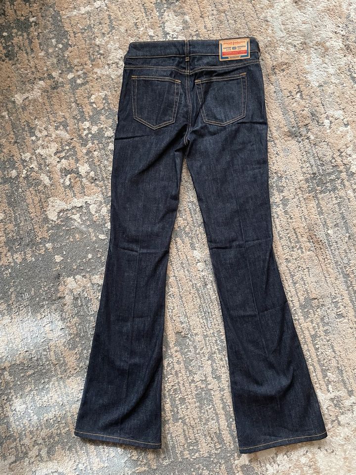 Neu! Diesel Jeans Ebbey Hose W26 L32 flared in Ilmenau