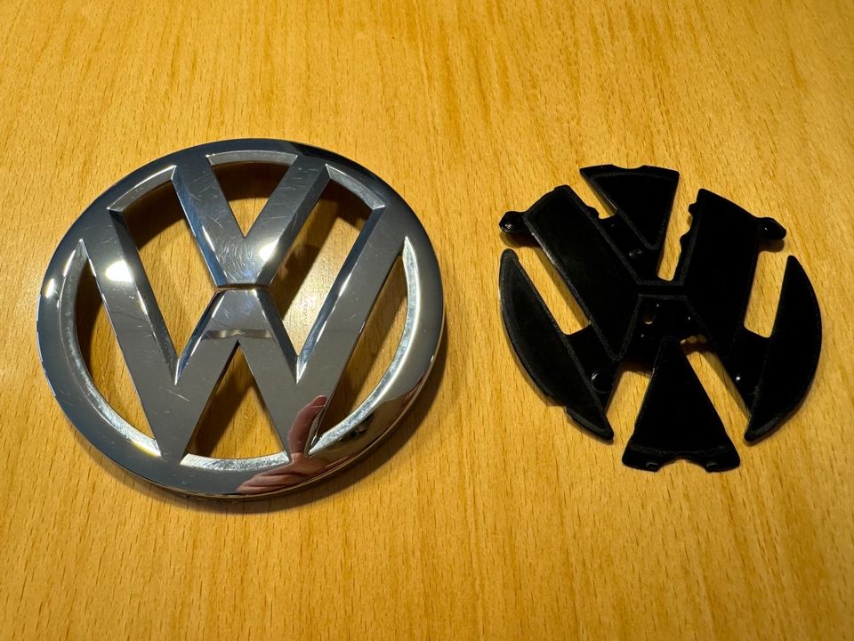 Original VW Golf 7.5 VII R Emblem / Logo Heck in Mössingen