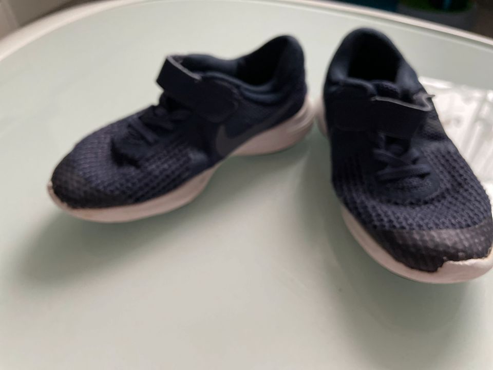 Nike Schuhe 29,5 in Hildesheim