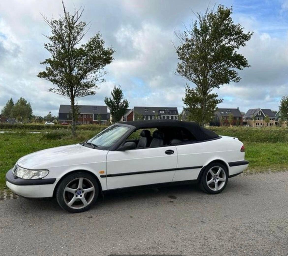 Abbildung des Autos Saab 900 2.3i S Cabriole…