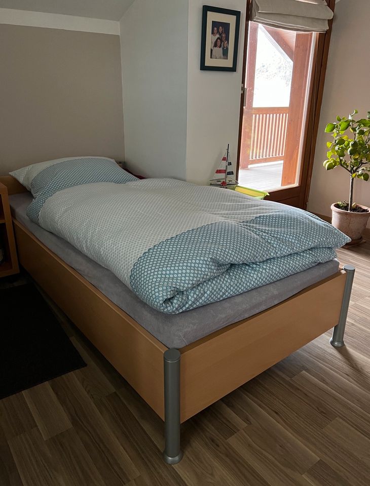 Bett Kinderzimmer 190 x 90 cm mit Lattenrost und Matratze in Frauenau