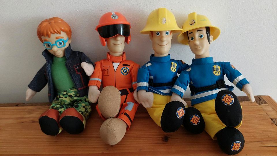 Feuerwehrmann Sam Stofftiere Puppen in Renningen