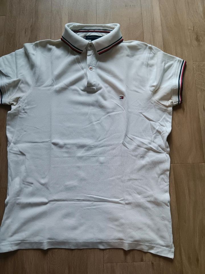 2 Tommy Hilfiger Poloshirts gr.M und S in Hamburg