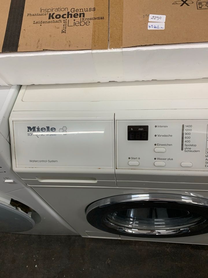 Miele Waschmaschine Softtronic W2446 Top Zustand A* in Bonn