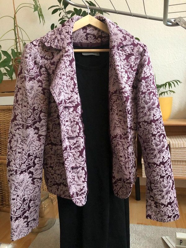 Damen Blazer violett mit weißer Musterung Gr. S/M(neu,ungetragen) in Bonn