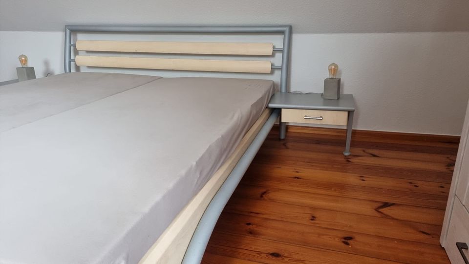 Doppelbett mit Lattenrosten und Matratzen in Arnstadt
