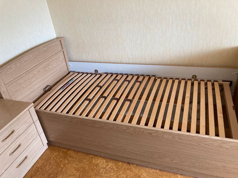 3 teiliges Schlafzimmer mit Einzelbett in Euskirchen