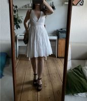 Traumhaftes Kleid Weiß Baumwolle V-Ausschnitt Unterrock NafNaf Pankow - Weissensee Vorschau