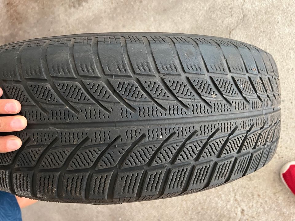 Audi Q5 Winterräder 235/65/17R 108H DOT 2718 in Speyer