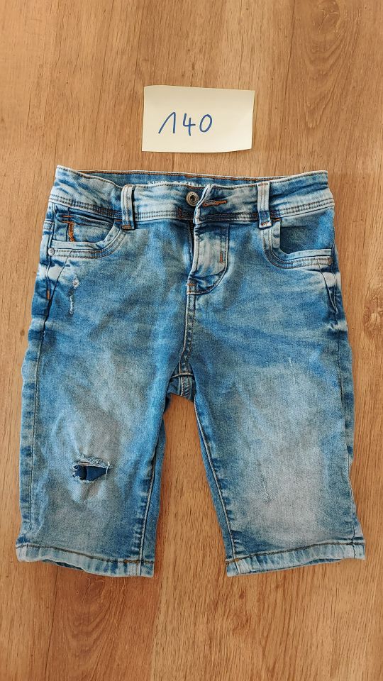 Jeans kurz für Jungs Größe 140 in Burgsalach