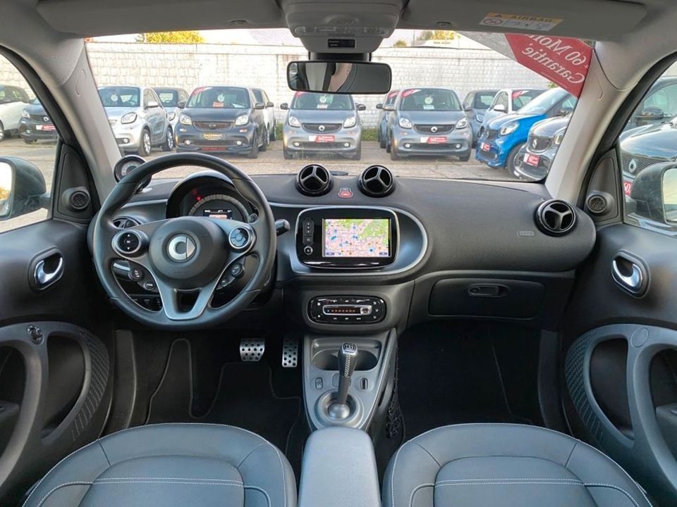 Smart BRABUS Style_Panorama_Ambiente_Leder_Navi_RFK_ in Berlin