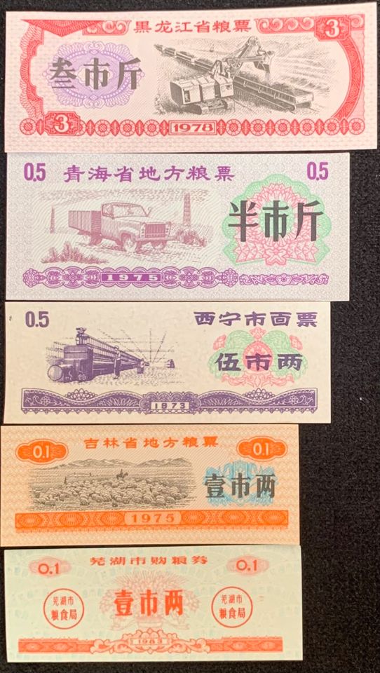 Verschiedene Banknoten aus China und Simbabwe in Dillenburg