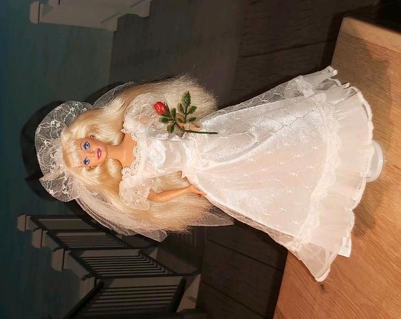 Barbie Wedding Day Bridesmaid im Hochzeitskleid 90er Vintage in Kirchberg