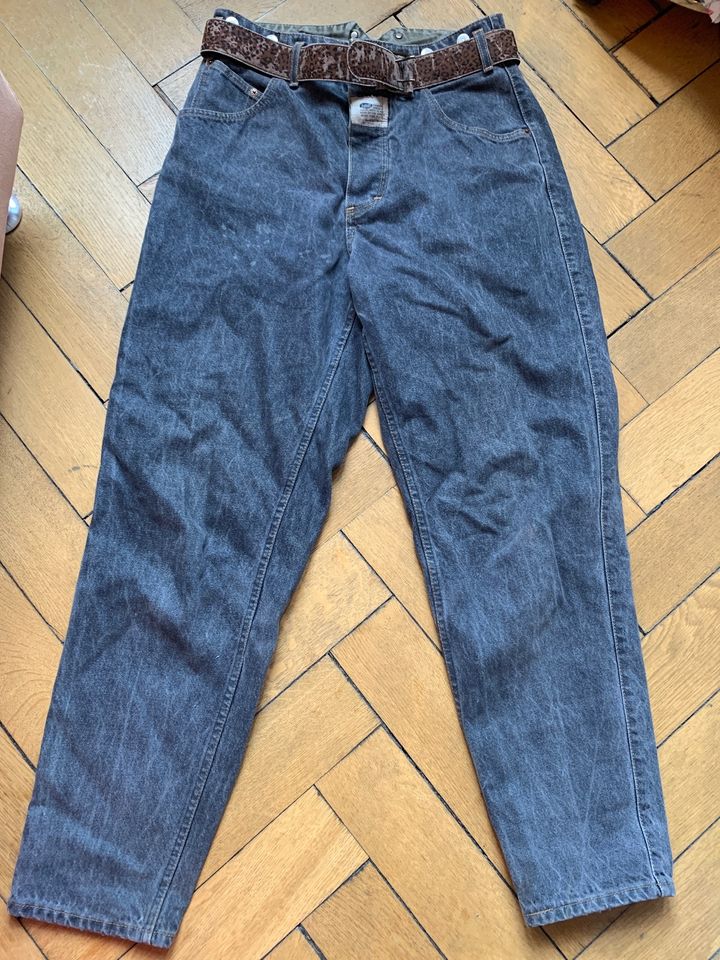 Graue Jeans  mit Gürtel, Mustang, Gr. 38 in München