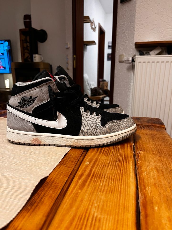 Nike Jordan 1 mid grau schwarz Elephant in Oberthulba