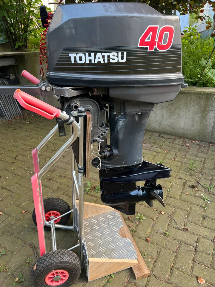 Tohatsu 40PS 2Takt Außenboarder mit Pinnensteuerung-Tank in Bonn